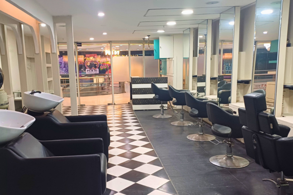 This fully equipped salon setup illustrates the versatility of a retail store space for rent within a Grade-A building. Featuring ergonomic washing stations, large mirrors, and a stylish checkered floor, this retail space is ready for service-oriented businesses to plug and play. Positioned in the heart of Salt Lake Sector 5, it offers direct access to thousands of time-poor office-goers looking for grooming services near their workplace, making it a lucrative location for wellness brands.