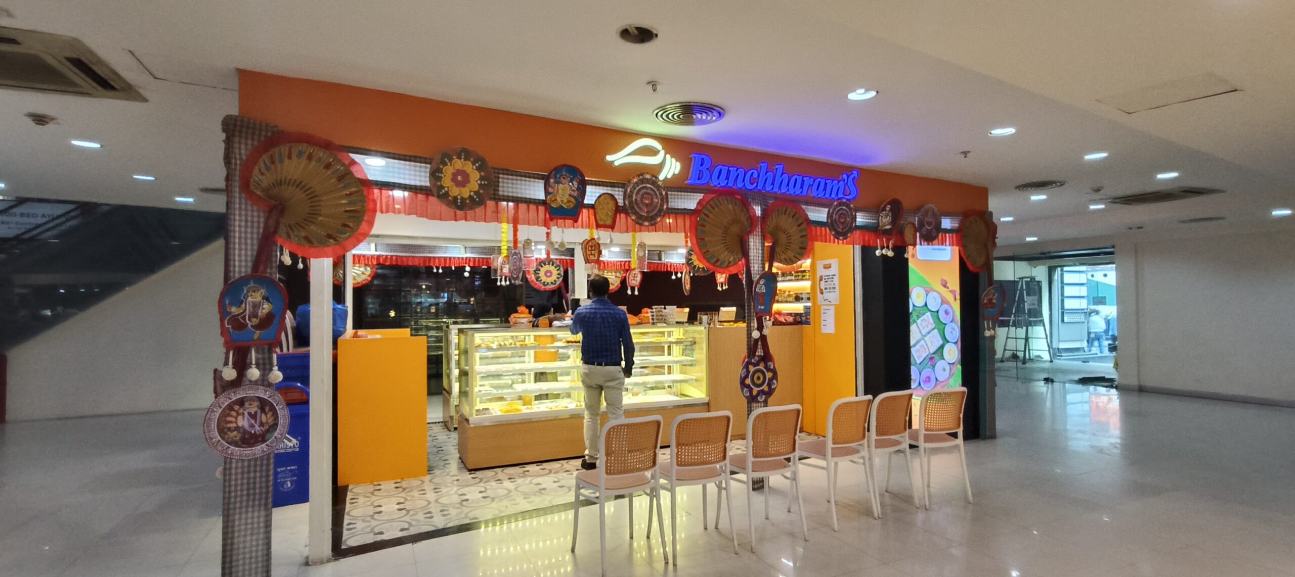 In a premium retail space developed by Infinity Group in Saltlake Sector V, Lenskart.com and Banchharam's shared floor space. This micro-market, once IT-centric, now blended global brands with local heritage sweets. The constant footfall from the adjacent tech parks proved that world-class infrastructure was key to securing a future-proof investment.
